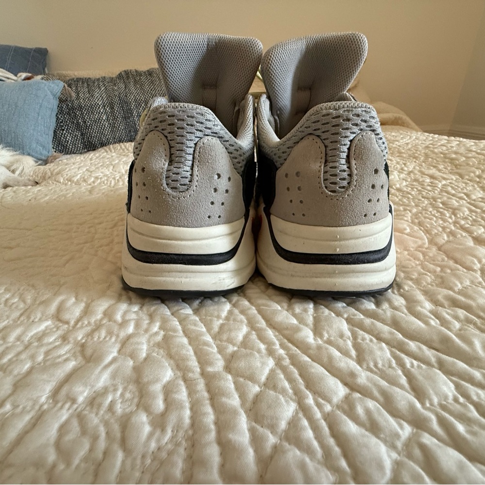 Classic Yeezy 700 Wave Runner - Picture 4 of 7